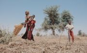 Sadi Oumale with her daughter Laïla and her two sons in Niger, preparing her field for the beginning of the rainy season. Photo: Ollivier Girard