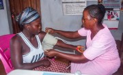 Agatha (MCHA nurse at Grandorhum CHC) uses a CRADLE device on a patient. Photo: Kago Tshabota.