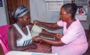 Agatha (MCHA nurse at Grandorhum CHC) uses a CRADLE device on a patient. Photo: Kago Tshabota.