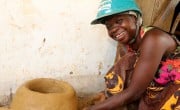 Fatu is making eco-stoves to sell in Grand Bassa County. Photo: Concern Worldwide.
