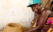 Fatu is making eco-stoves to sell in Grand Bassa County. Photo: Concern Worldwide.