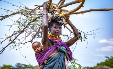 Atiir collects firewood every day to make money to feed her family. Recurrent drought has made it her only means of survival. Photo: Gavin Douglas / Concern Worldwide.