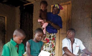 Amadu and Fatmata Turay with their children. Photo: Concern Worldwide. 