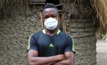 Daddy Mansaray wearing a mask as a preventative measure against Covid-19, at his residence in Bassaia Village Tonkolili District Northern Sierra Leone Photo: Mohamed Saidu Bah / Concern Worldwide