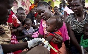 A child has his MUAC measurement taken, South Sudan. Photo: Abbie Trayler-Smith