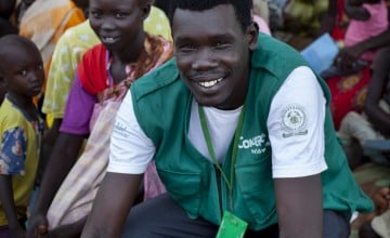 Simon is pictured leading an educational session at a Concern Worldwide Nutrition clinic in a rural area of Aweil, South Sudan. Photo: Abbie Trayler-Smith