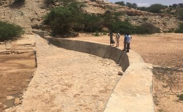 Concave-shaped reinforced concrete sand dam with riprap built in 2018. Dinqaal community, Woqooyi Galbeed. Photo: Lopez-Rey, 2019.