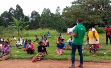 Gilbert Reberaho delivers awareness sessions on Covid-19 prior to distributing face masks, Rwanda Photo: Gaspard Uwumukiza 
