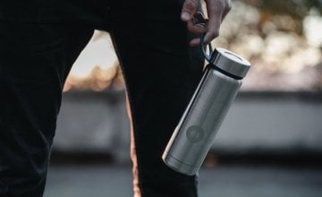 Keep a dedicated water bottle to make clear that it is the only thing you will drink for the week. Photo Unsplash