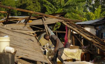 A man search goods in his destroyed house after a magnitude 7.2 earthquake in Manich, Les Cayes. Photo: Lucien Junior Telasmond