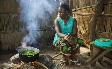Mum-of-four Hermine Kounougoue (27) prepares a meal. 