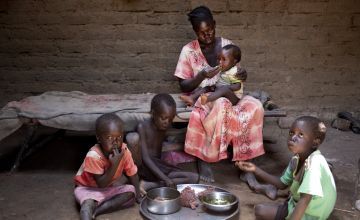 Uba* pictured with her four children. She left her husband last year when she was pregnant because he was abusive. When she can, she works cultivating other people’s farms. Her and her family eat the same thing twice a day, but there can also be long periods of time without food. Photo: Abbie Traylor-Smith