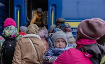 Daria* 2 years old, with her mother from Odessa left their home due to heavy fighting. People from Odessa are fleeing the country: At Lviv train station, they are boarding another train heading towards the Polish border. Photo: Stefanie Glinski/Concern Worldwide