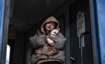 People from Odessa are fleeing the country: At Lviv train station, they are boarding another train heading towards the Polish border. Photo: Stefanie Glinski/Concern Worldwide