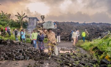 A family leaves their neighbourhood in Goma, after the eruption of Mount Nyiragongo, DRC. Photo: Esdras Tsongo/Concern Worldwide