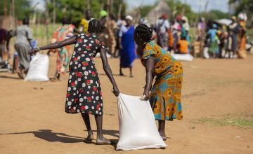 Women collecting food rations from a food distribution in the Aweil area, South Sudan. Photo: Abbie Trayler-Smith/ Concern Worldwide