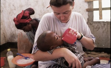 Irish nurse Valerie Place feeding a Somali child