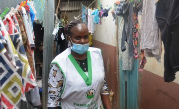 Caroline Kogu the Korogocho health centre nutritionist on a follow-up visit of a Family MUAC participant. Photo John Kipkurui