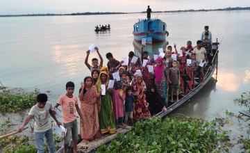 Flood affected people arriving to receive food package support. Photo: Concern Worldwide