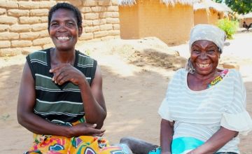 Margaret with her elderly mother, Esnart. Margaret has been receiving monthly cash transfers from Concern