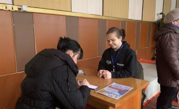 Registrar Yaroslav Sharabura at MPCA (Multi-purpose cash assistance for conflict-affected population) registrations. Photo: Concern Worldwide
