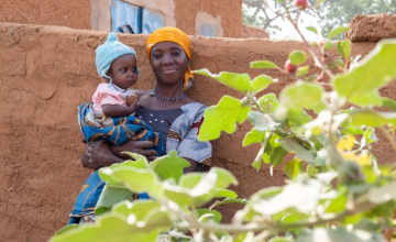 Mum-of-five Ramatou Ayouba (40) and her 22-month-old son Attikou in Tsernaoua village. Ramatou is growing tomatoes, aubergines and beans in a sack garden. Photo: Darren Vaughan/Concern Worldwide