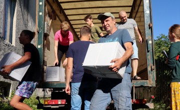 Food kits being distributed to a humanitarian hub in the Ternopil Oblast of Ukraine, as part of the Joint Emergency Response in Ukraine. Photo: Ashling O'Malley/Concern Worldwide