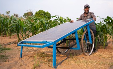 Mcfreson Aaron (33) is a farmer in Mkulira village, Mwanza District. Aaron has 2 children, 10 and 7 years old. Aaron explains how he uses the solar powered irrigation pump and other climate smart agricultural practices help him and his village. Photo: Chris Gagnon/Concern Worldwide