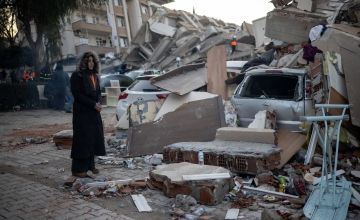 A local woman stands among destroyed buildings in Hatay. Photo: Tom Nicholson/Concern Worldwide