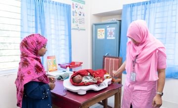 Midwife Eiti Akatar (right) working at Shakochi FWC in Bhola district Photo: FrameIn Productions/Concern Worldwide