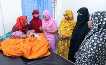 Midwife Eiti Akatar working at Shakochi FWC in Bhola district Photo: FrameIn Productions/Concern Worldwide