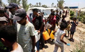 People seeking aid in Gaza