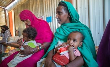 Malaz feeds her two-year-old Aida ready-to-use-therapeutic food at her home in Kassala State. During the mass mid-upper arm circumference (MUAC) screening and referral for children under five, Aida was confirmed severely malnourished. She was very weak and immediately referred to Al-Arab health facility for treatment. Photo: Ahmed Elfatih Mohamdeen/UNICEF