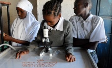 Students at Walda Primary School actively using equipment from the mobile laboratories as part of an initiative to increase education around and participation in STEM (especially for girls) organised by Concern. (Photo: Shaloam Strooper/Concern Worldwide)