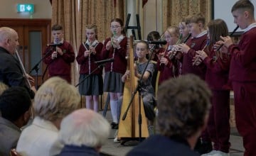 The pupils performed a moving rendition of Inis Oírr on the tin whistle and harp