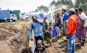 IDPs leave the distribution site after collecting their items as part of the SAFER emergency response programme funded by ECHO and FCDO. Photo Samuel Isenge/ Concern Worldwide.