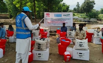Concern aid distribution in Pakistan
