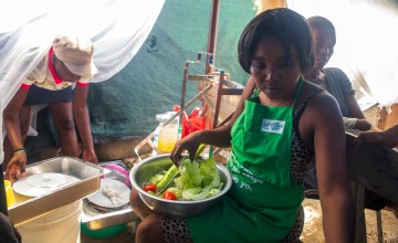 A food demonstration in Cité Soleil, Port-au-Prince