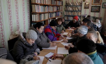 An adult psychosocial support session in Mala Rohozyanka, Kharkiv Oblast. Photo: Jon Hozier-Byrne/Concern Worldwide