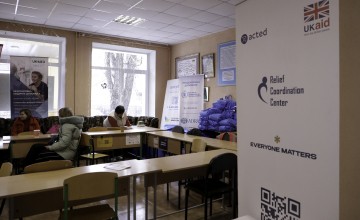 Individuals who have been internally displaced from the Kharkiv and Donetsk Oblasts are brought here to the Kharkiv Transit Centre, where they are given critical support (food kits, hygiene kits, psychological or legal aid), and can stay temporarily for up to three days, before being evacuated to central or western Ukraine. Photo: Jon Hozier-Byrne/Concern Worldwide