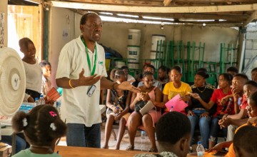 Youth programme session, Cité Soleil. Photo: Jon Hozier-Byrne/Concern Worldwide.