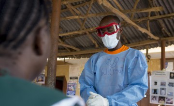 Infection prevention and control (lPC) training for staff at Lumpa Health Center, Sierra Leone. Concern led these trainings across more than 200 health clinics in the area as part of a larger Ebola response during the 2014-16 epidemic in West Africa – the largest Ebola outbreak on record. Photo: Kieran McConville/Concern Worldwide