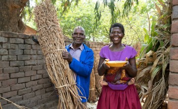 Selina and husband Day showing a bowl of sesame from their big sesame harvest, in Nenenji Village, Chikwawa District. Photo: Chris Gagnon/Concern Worldwide.
