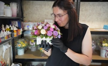 Nataliia, a craftswoman with a bouquet of soap flowers in her workshop in Bereznehuvate village, Mykolaiv region. Nataliia received a micro business grant from JERU with which she set up her own workshop and purchased professional equipment: a planetary mixer, dehydrator, heat sealer for packaging, and storage and packing furniture. Photo: Olena Horyacheva/UABSC