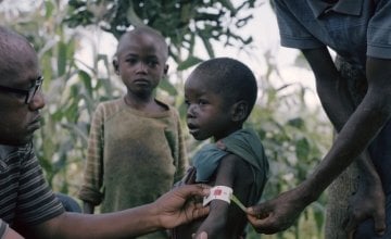 Edmond (3) is severely malnourished. He lives with his parents Jean-Marie Mbonimpa (30) and Jeannette Nzobamwita (26) and brother Pacifique (5) and 10-month-old sister Yves in a small banana-leaf-covered house in Marembo, Gisenyi, Kirundo.