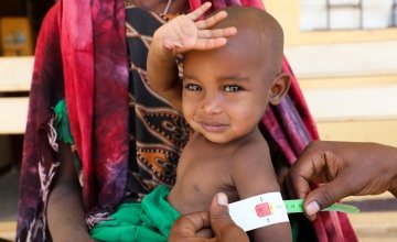 Halimo Hassan (1 year and 2 months) and mother Khayro Ali Hassan (30) in a remote health centre in Filtu, Somali Region. Halimo is being treated for severe acute malnutrition with the support of International NGO Concern Worldwide. Photo: Jennifer Nolan/ 