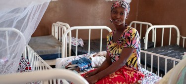 Salimatu and her son receiving treatment in an infant feeding unit at Kambia Hospital. Photo: Darren Vaughan/Concern Worldwide.