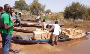 Concern distributing medical supplies by canoe, South Sudan.