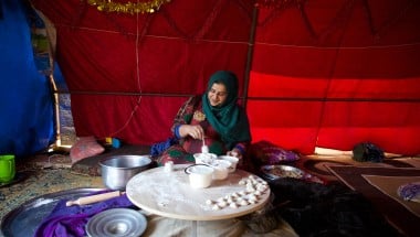 Ramya* (29) prepares food for her family of nine people. She rolls out dough for shashbark. The poverty that the family suffers from has forced her to use lower-quality filling. (Photo: Ali Haj Suleiman/DEC/Fairpicture)