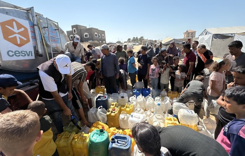 Water distribution in Gaza